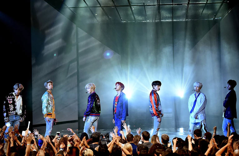 BTS "Love Yourself: Tear" ile coşmaya devam ediyor